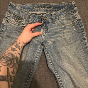 Y2K early 00s genuine bootcut GUESS jeans. Micro zipper from my highschool era.